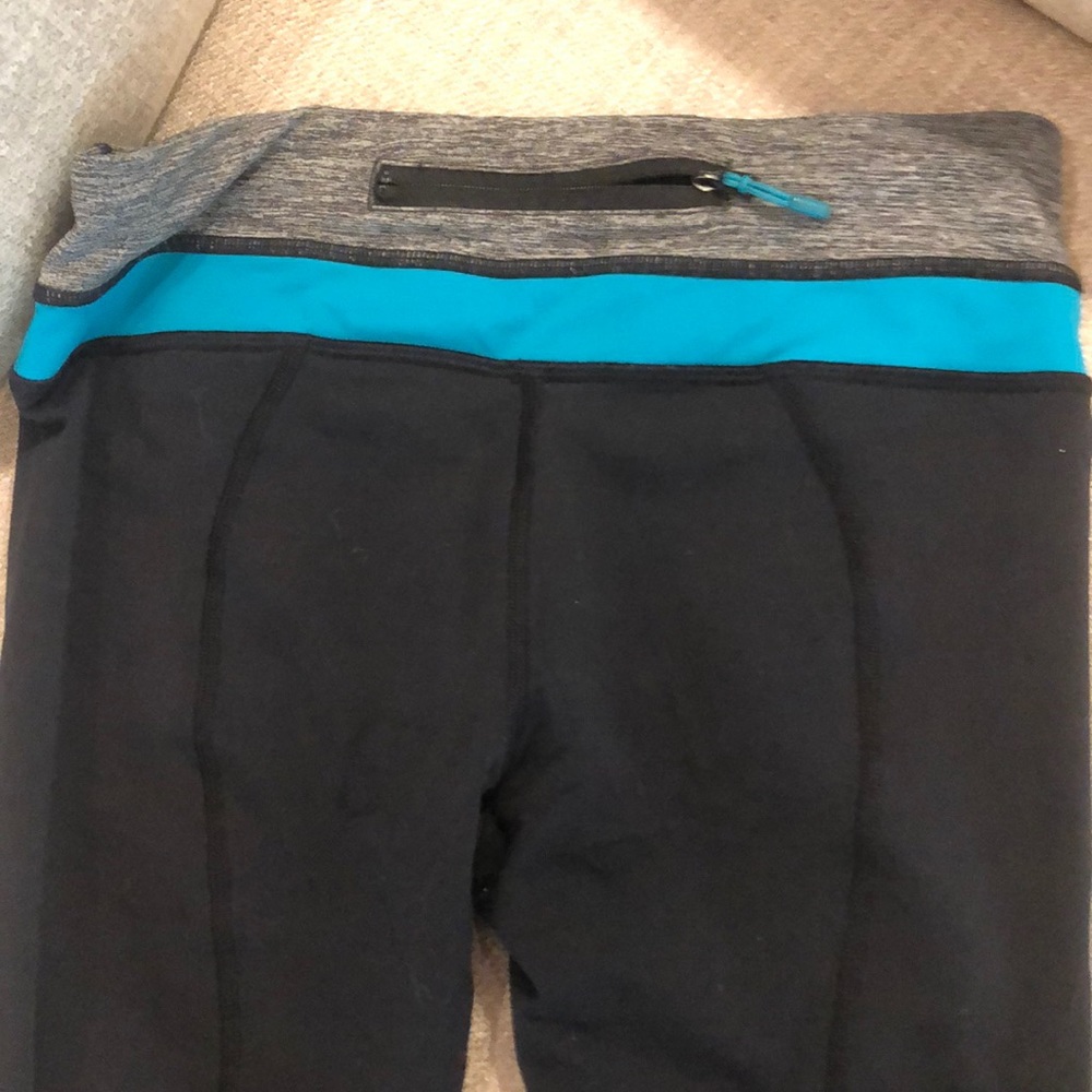 Lulu lemon athletica knee length leggings - Picture 5 of 5